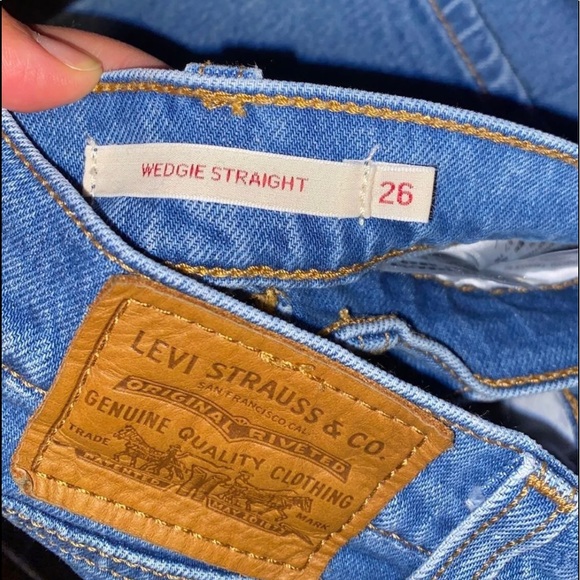 Levi’s wedged straight medium wash jeans - Picture 2 of 4
